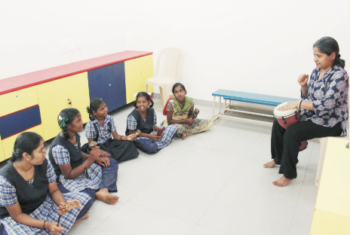 teacher teaching children with disabilities
